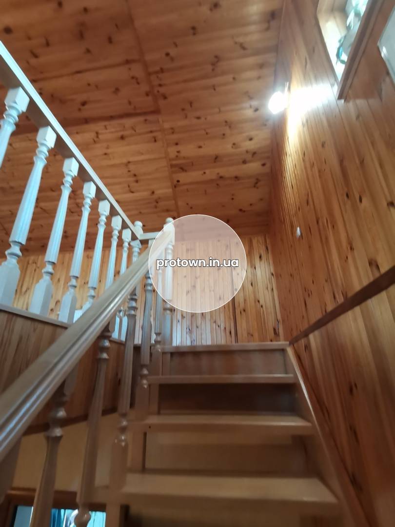 Продажа дома из красного кирпича, 17 соток. От Киева 900м